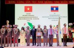 Ngài Viêngxay Phommachanh-Tổng lãnh sự Lào tại Đà Nẵng trao Huân chương Lao động Hạng Ba cho Trường ĐH Sư phạm-ĐHĐN