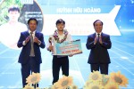Đại học Đà Nẵng tổ chức Lễ Vinh danh Thủ khoa và Nâng bước sinh viên năm 2022: Những ngọn hải đăng dẫn dắt phong trào học tập, nghiên cứu khoa học