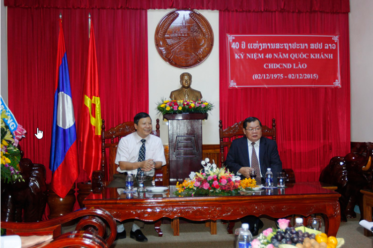 Đại diện lãnh đạo Nhà trường, PGS.TS. Lê Quang Sơn – Phó hiệu trưởng đã gửi lời chúc mừng đến ngài Tổng Lãnh sự quán nhân kỷ niệm Quốc khánh Lào lần thứ 40. 