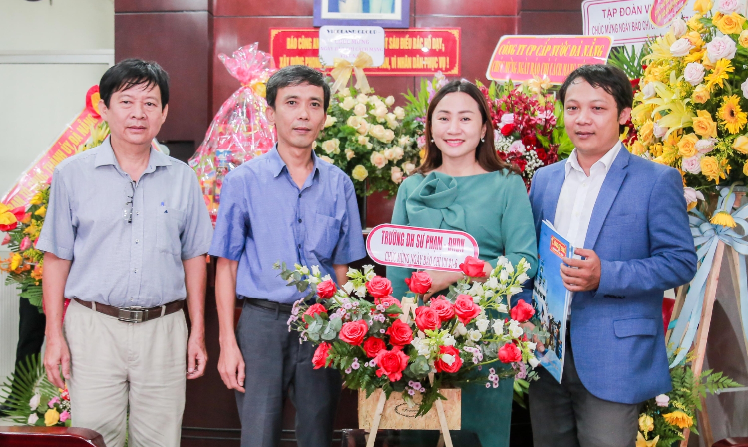 Trường Đại học Sư phạm thăm, chúc mừng các cơ quan báo chí nhân Ngày Báo chí Cách mạng Việt Nam