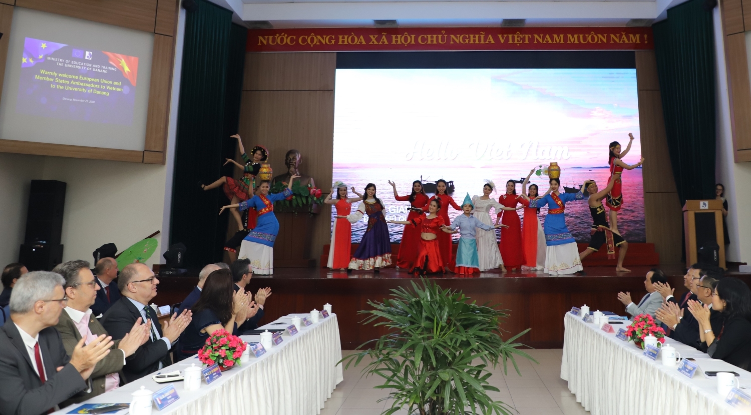 Đại học Đà Nẵng tiếp đón Phái đoàn các Đại sứ Liên minh Châu Âu và các Quốc gia thành viên tại Việt Nam