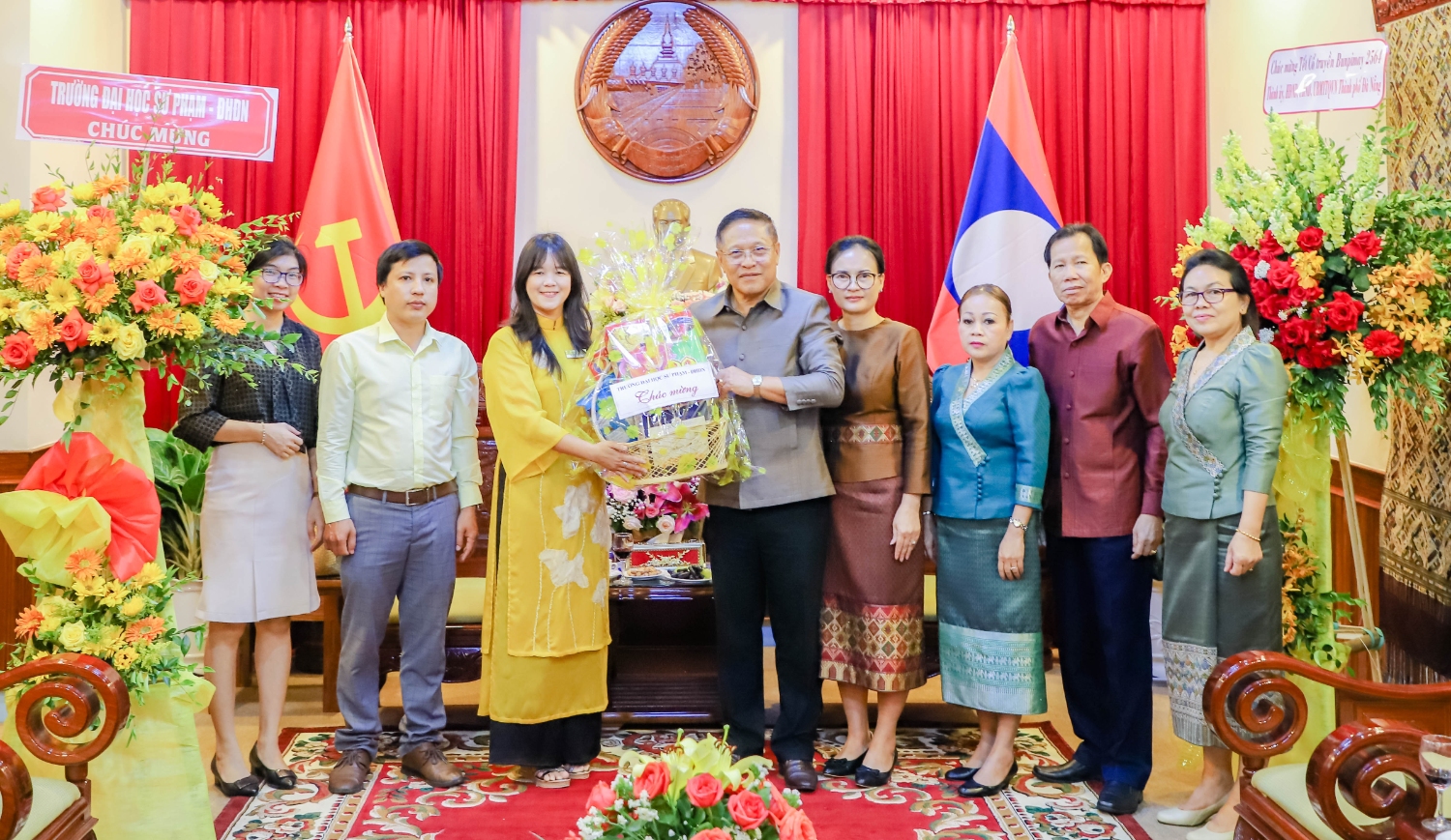Trường Đại học Sư phạm chúc Tết Lãnh sự quán Lào tại Đà Nẵng