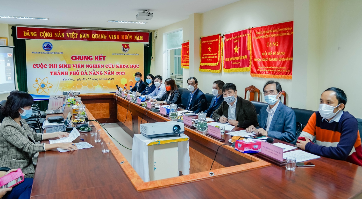 Sinh viên Đại học Đà Nẵng xuất sắc đạt các giải thưởng cao nhất tại Chung kết Cuộc thi Sinh viên nghiên cứu khoa học thành phố Đà Nẵng năm 2021