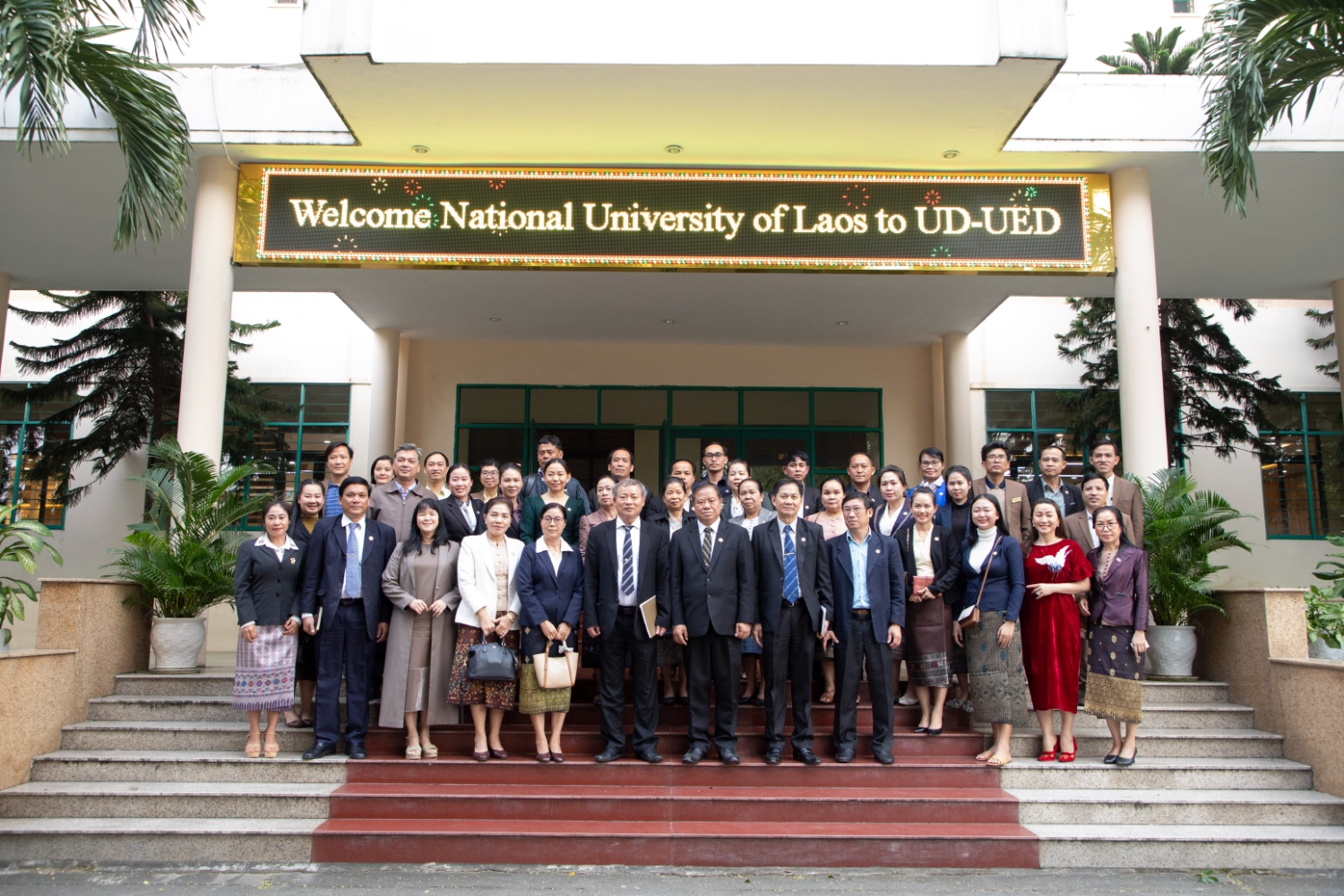Tiếp và làm việc với Đại học Quốc gia Lào