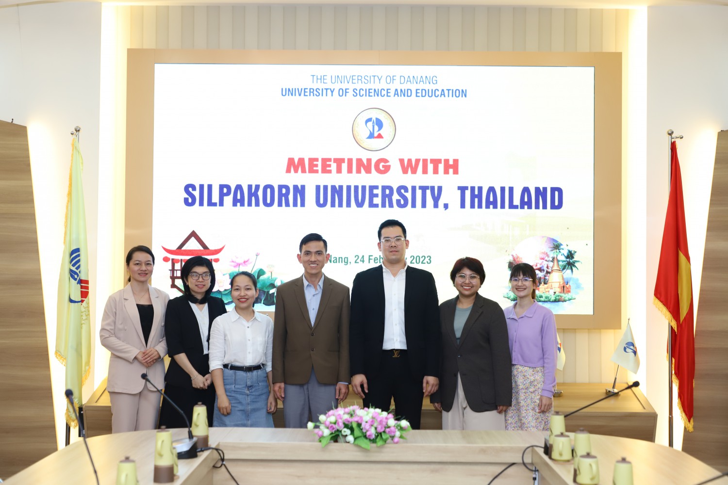Tiếp và làm việc với Đại học Silpakorn, Thái Lan