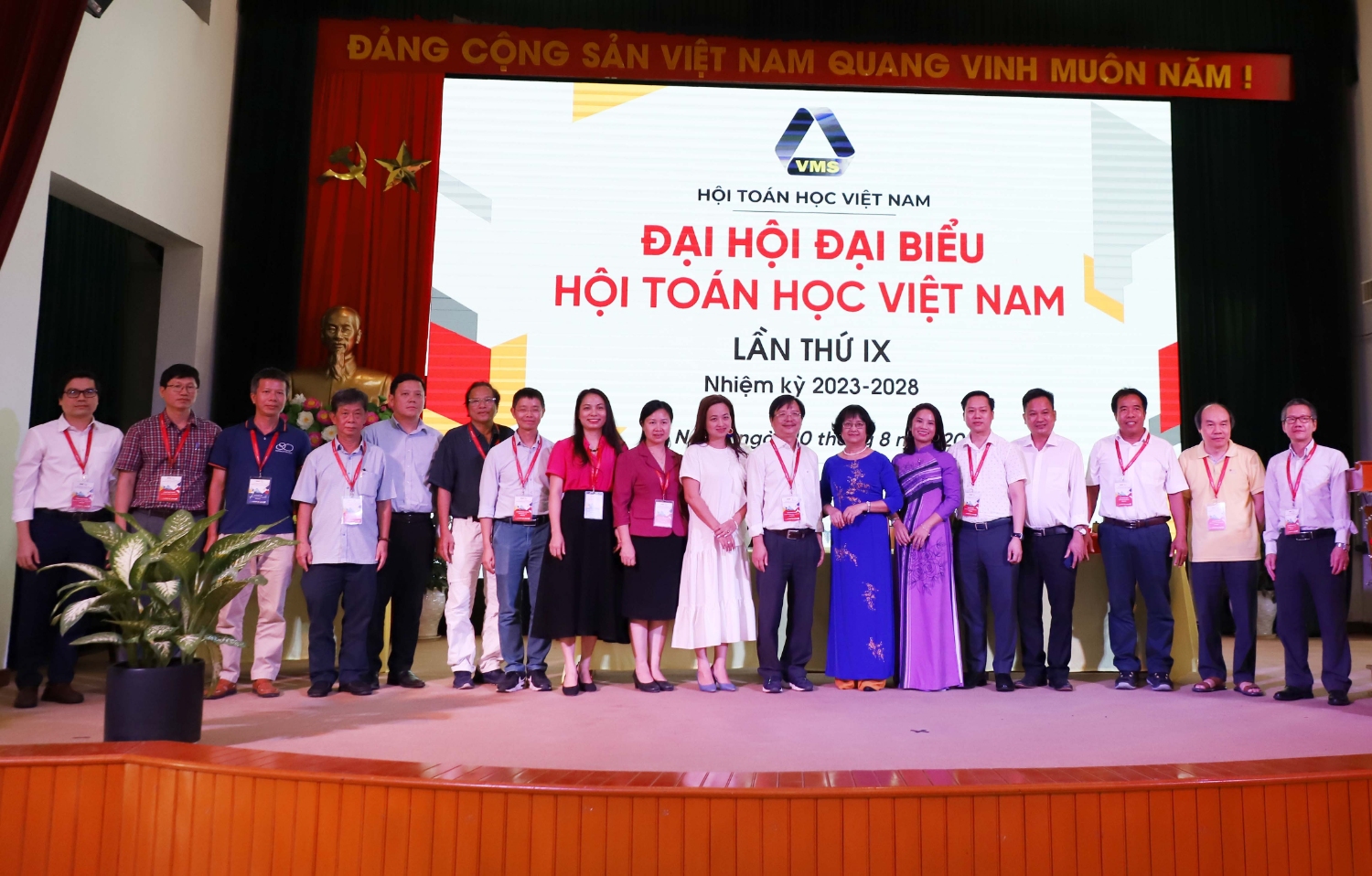 Dai hoi dai bieu Hoi Toan hoc Viet Nam lan thu 9 01