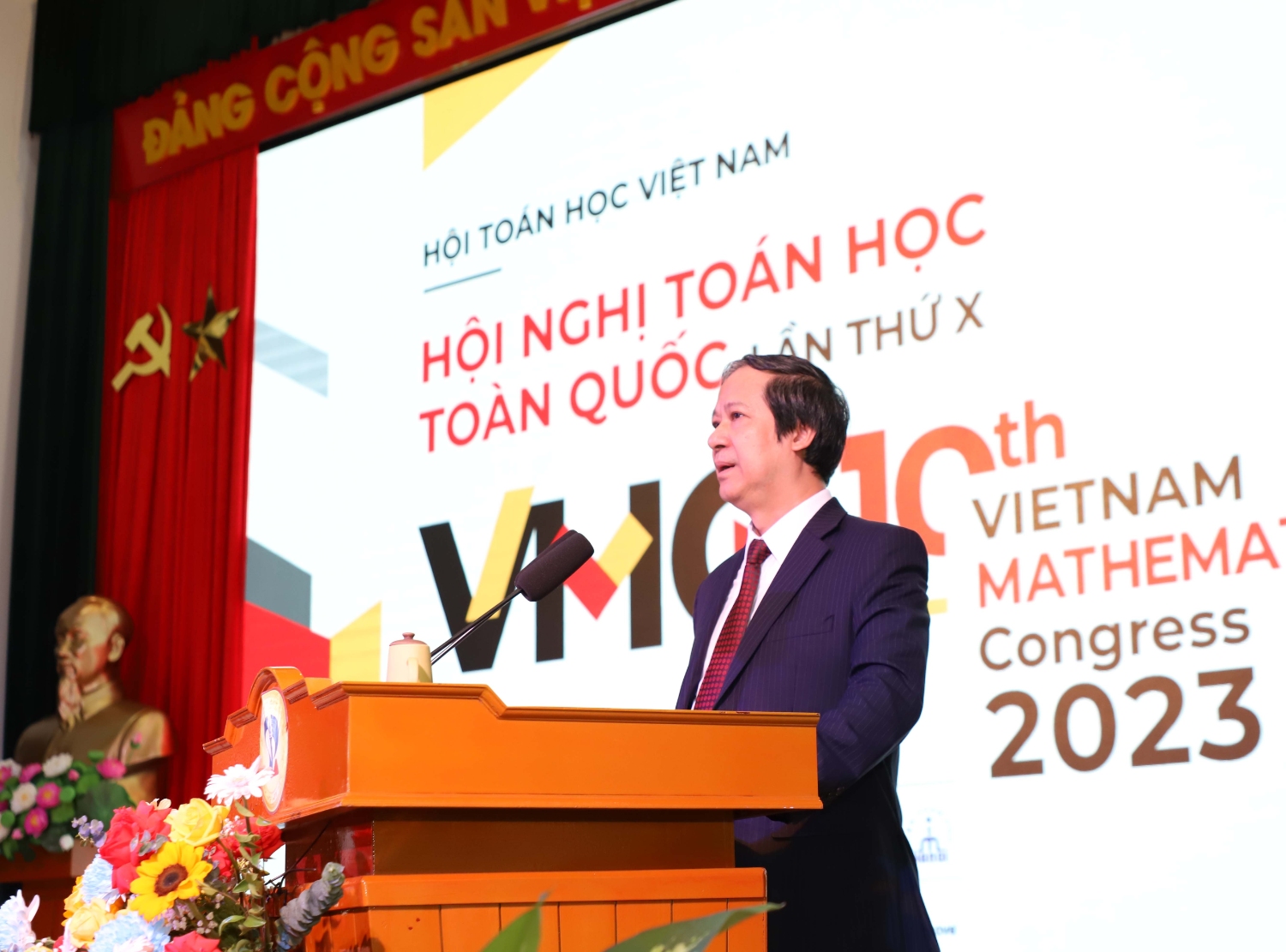 Khai mac HN Toan hoc Viet Nam 14 Bo truong Nguyen Kim Son