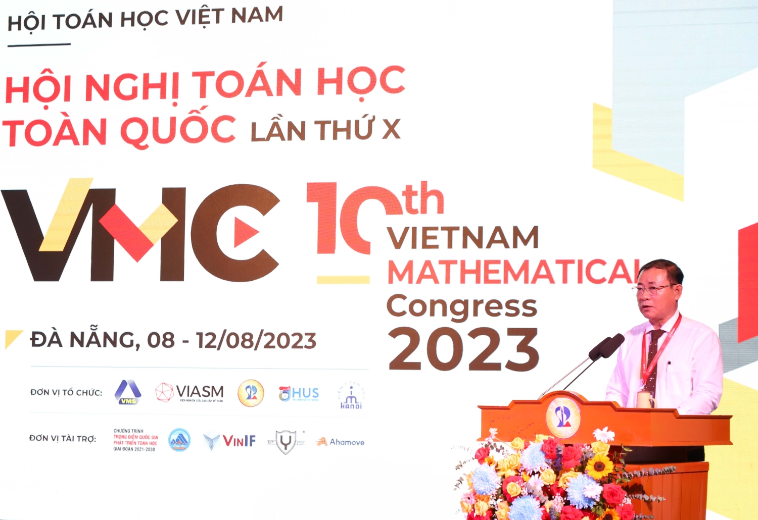 Khai mac HN Toan hoc Viet Nam 14 PGSTS Lu Trang