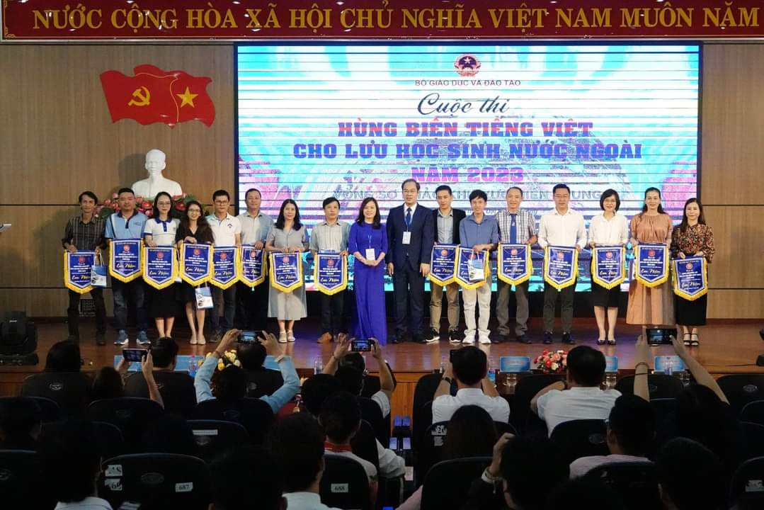 Truong Dai hoc Su Pham DHDN dat giai Nhi cuoc thi Hung bien tieng Viet 02
