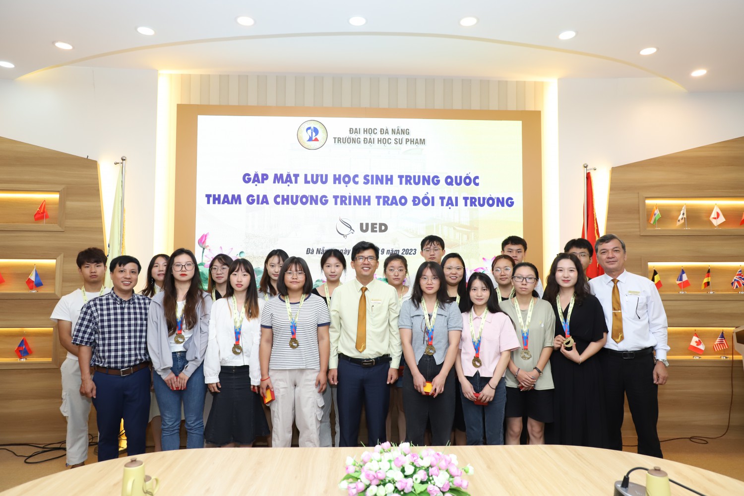 Gap mat nhan dip Quoc khanh nuoc CHND Trung Hoa