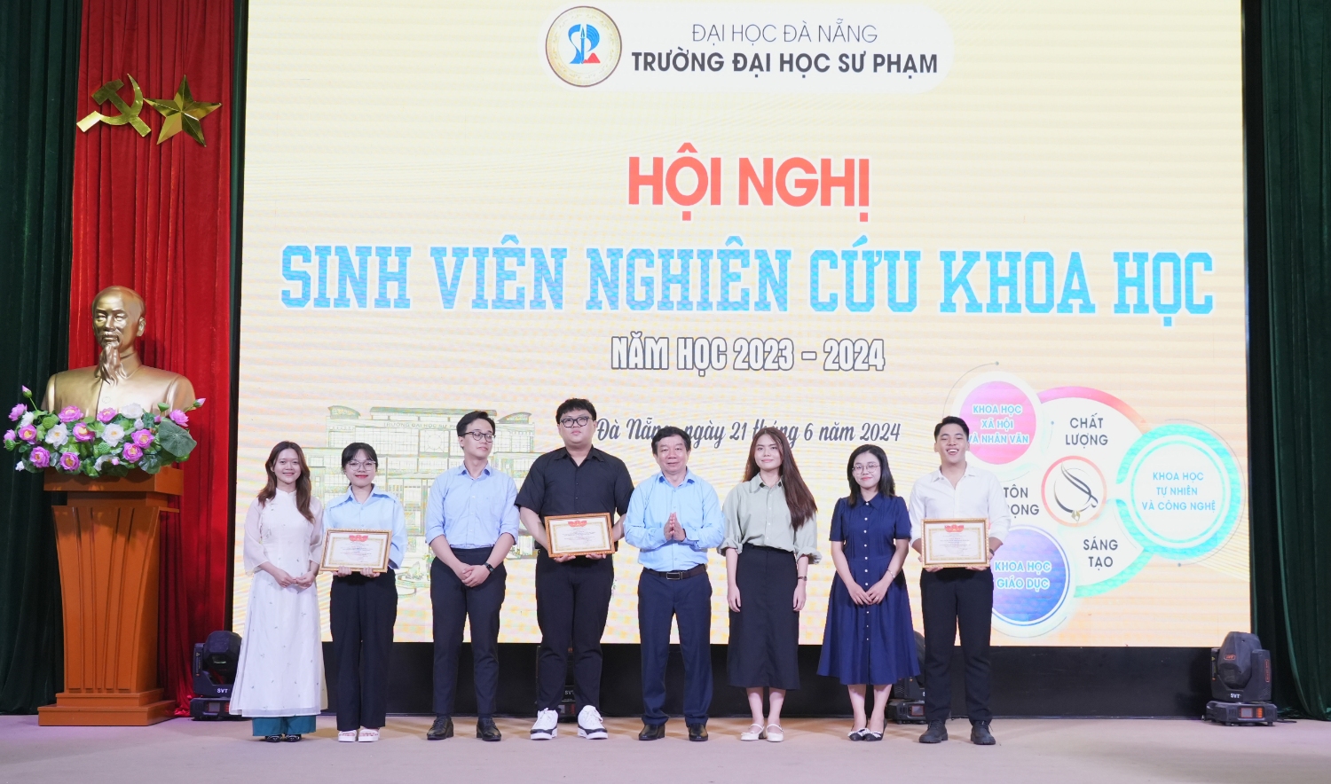 Hoi nghi SV NCKH 04