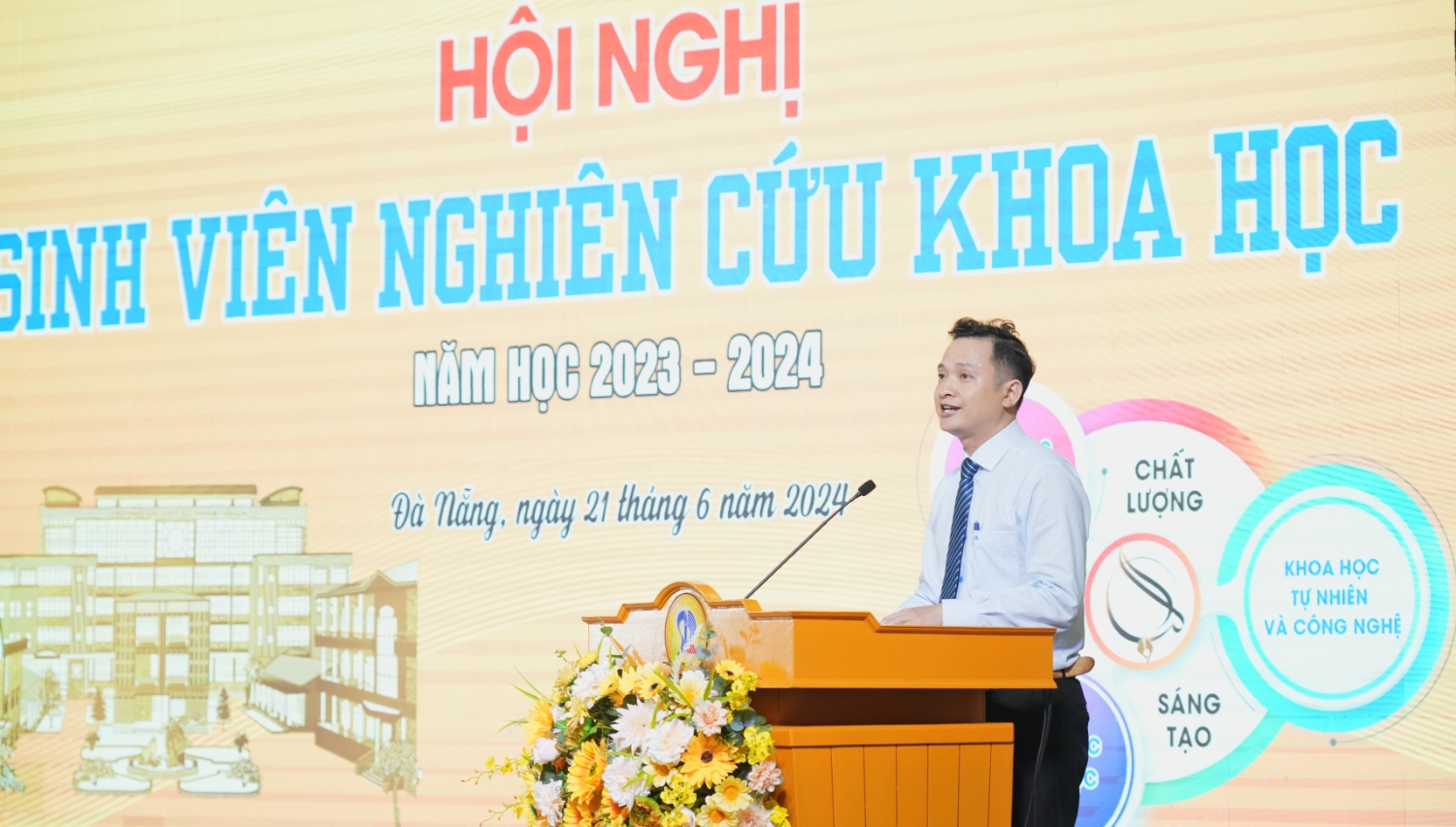 Hoi nghi SV NCKH PGS TS Nguyen Van Hieu