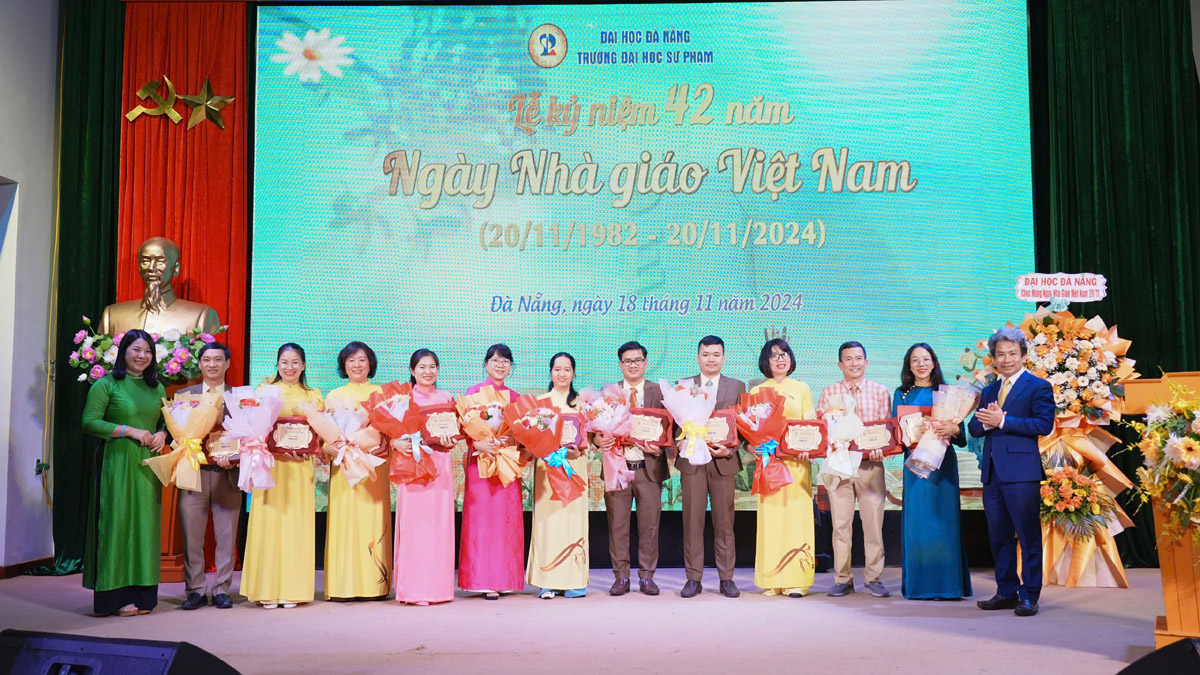 dt Ky niem Ngay Nha giao Viet Nam va Khanh thanh cac cong trinh van hoa UED (7)