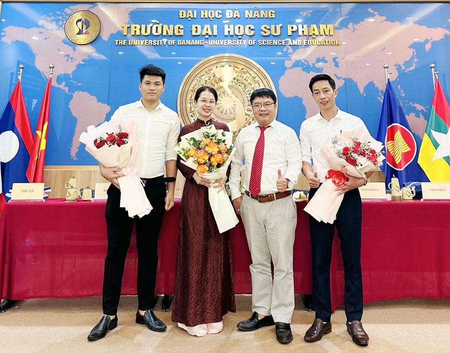 dt PGSTS Nguyen Thanh Hung chup anh cung hoc vien