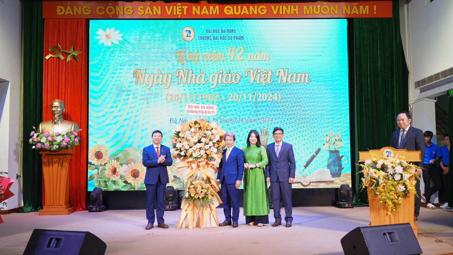 Ky niem Ngay Nha giao Viet Nam va Khanh thanh cac cong trinh van hoa UED (14)