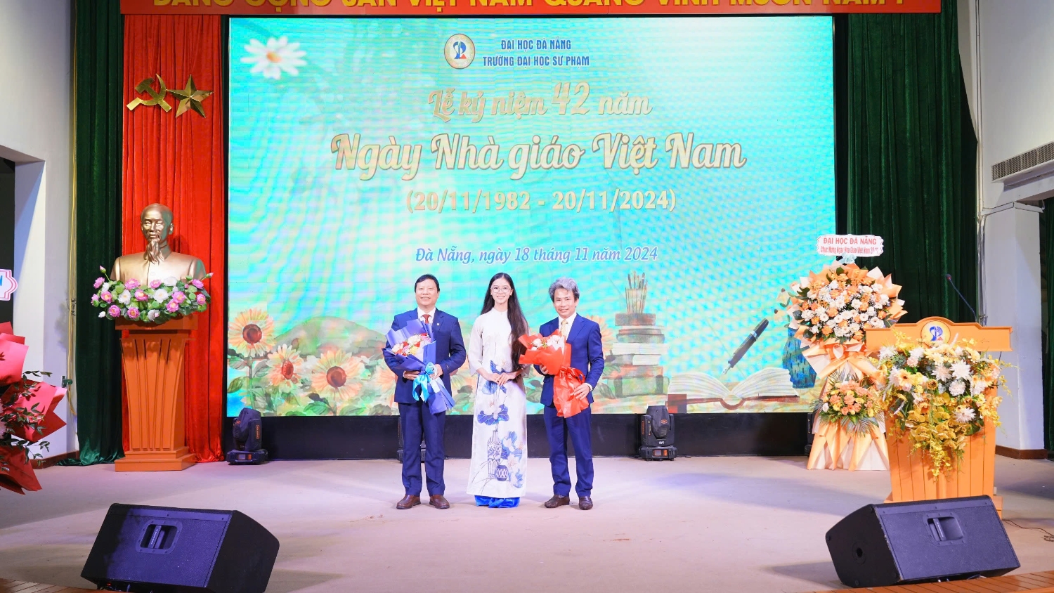 Nhan ky niem chuong Ky niem Ngay Nha giao Viet Nam va Khanh thanh cac cong trinh van hoa UED (5)