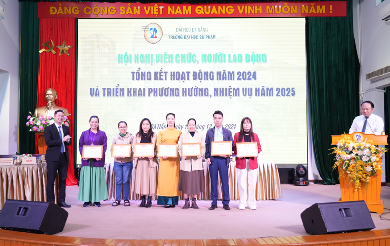 dt Hoi nghi VCNLD tanggiay khen ca nhan 01g