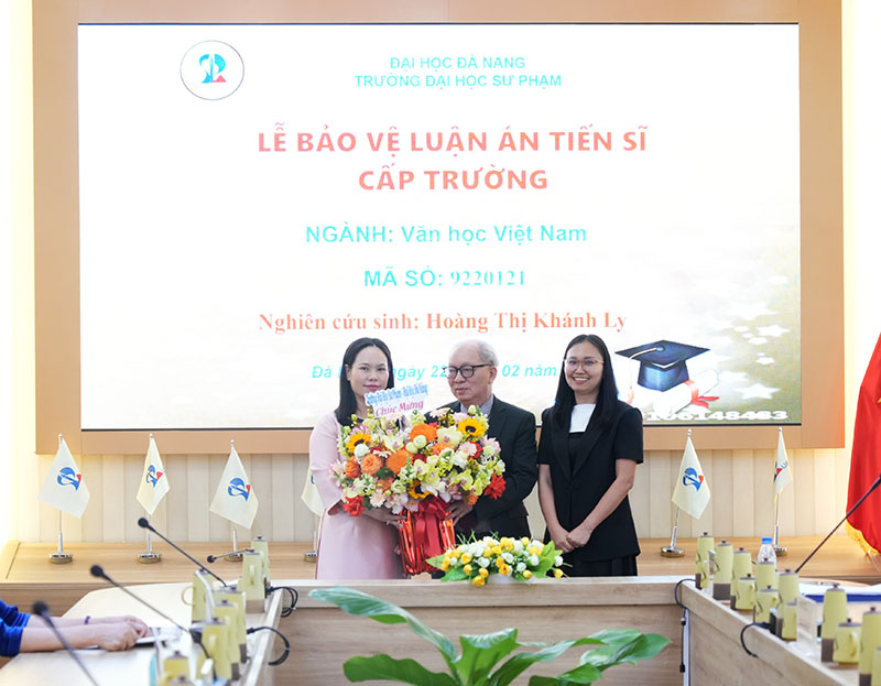 HD Danh gia Luan an tien si Huynh Thi Khanh Ly Dai dien don vi dao tao tang hoa