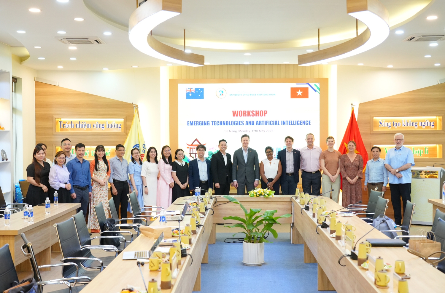 Trường Đại học Sư phạm – ĐHĐN tổ chức trao đổi chuyên môn với đoàn học giả đến từ Australia