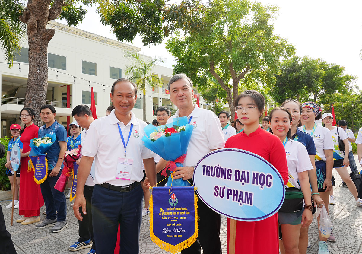 Nhan co luu niem