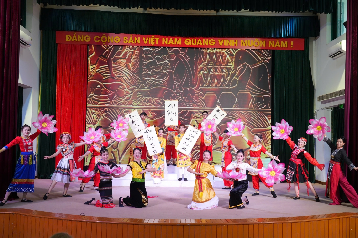 Phan thi Tai nang DHNN