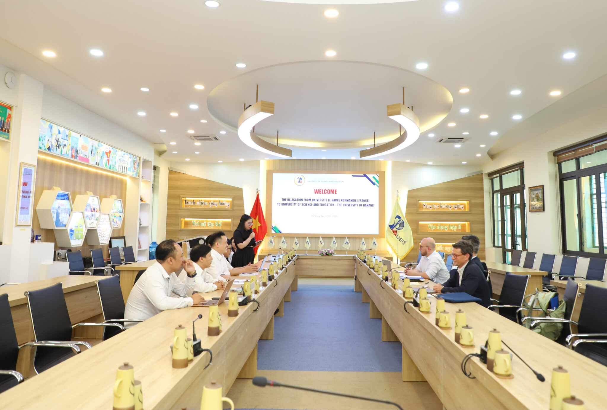 Trường Đại học Sư phạm – Đại học Đà Nẵng tiếp đón và làm việc với đoàn ...
