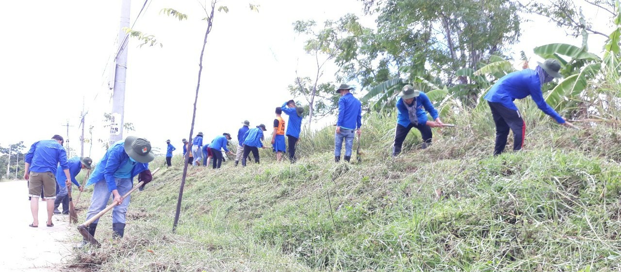 14 Ra quân don dẹp hành lang kênh mương nội đồng