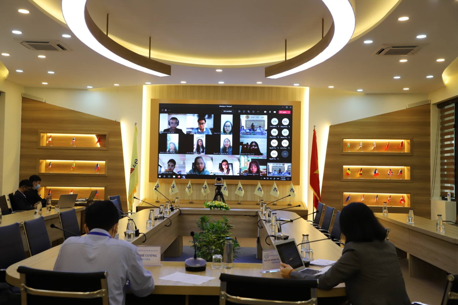 PHỎNG VẤN SINH VIÊN