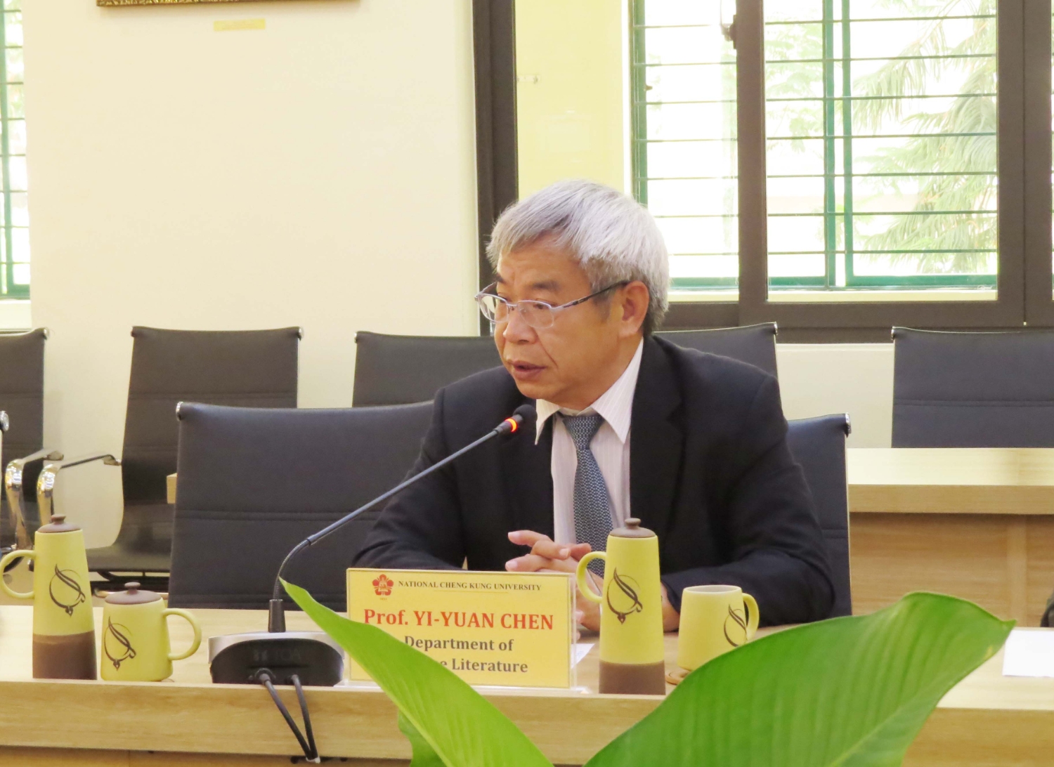 Hop ban co hoi hop tac voi truong DHQG Chung Keng 08