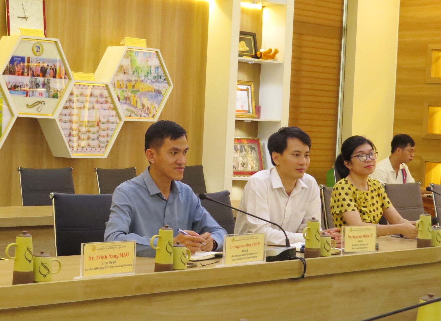 Tiep va lam viec voi dai hoc Dicle 03