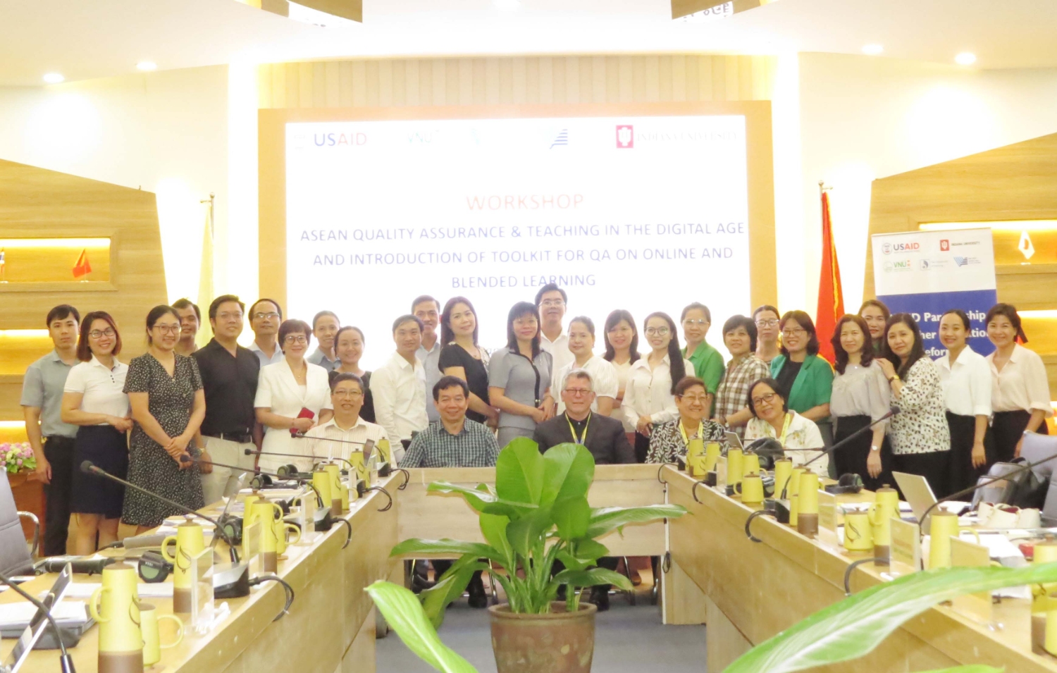 Hoi thao tap huan DBCL ben trong 08