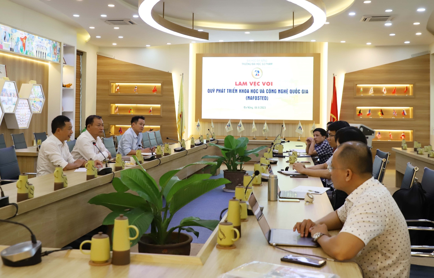 Lam viec voi Quy Nafosted 01