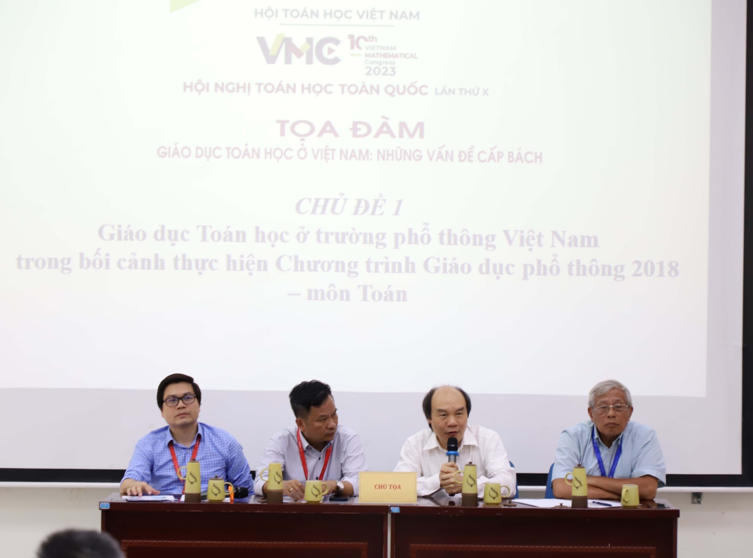 Toa dam giao duc toan hoc Viet Nam 04