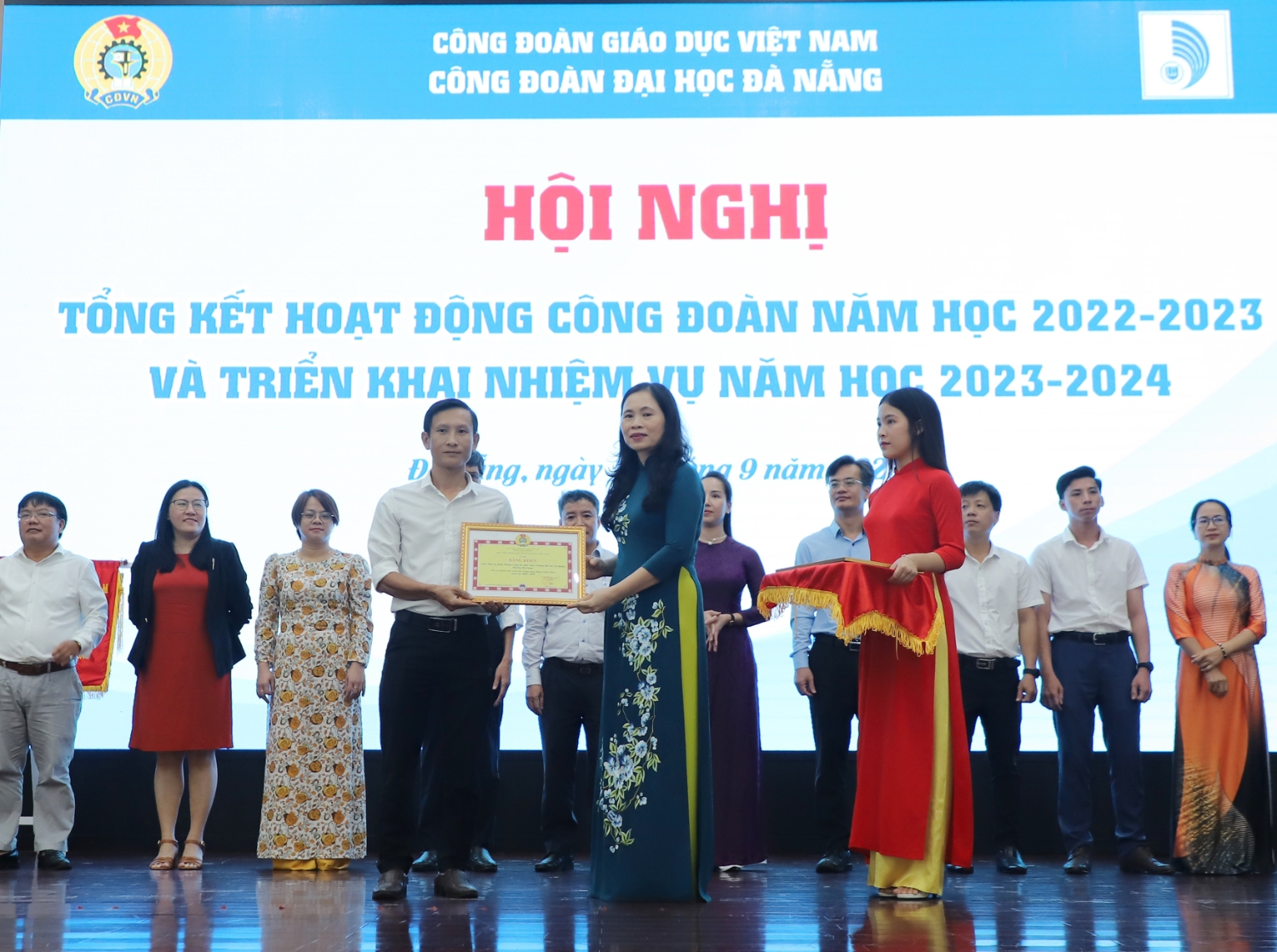 Cong doan Truong Dai hoc Su pham DHDN 02