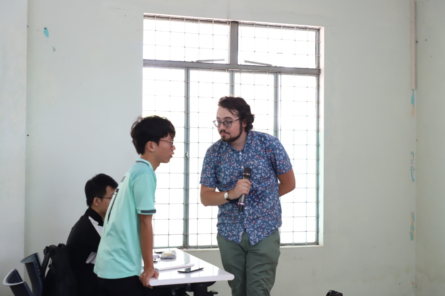 Sinh vien Dai hoc Calgray day tieng Anh tai Truong Dai hoc Su pham Da Nang 03