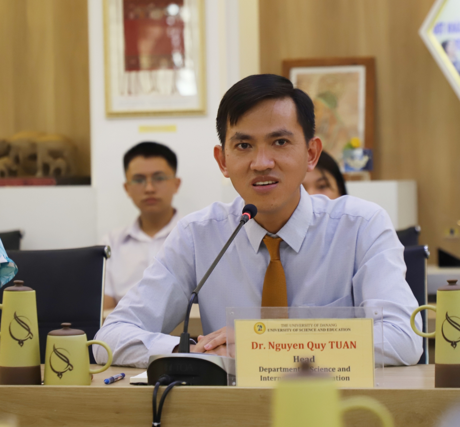 Truong DHQT Kansan tham va lam viec tai UED 02