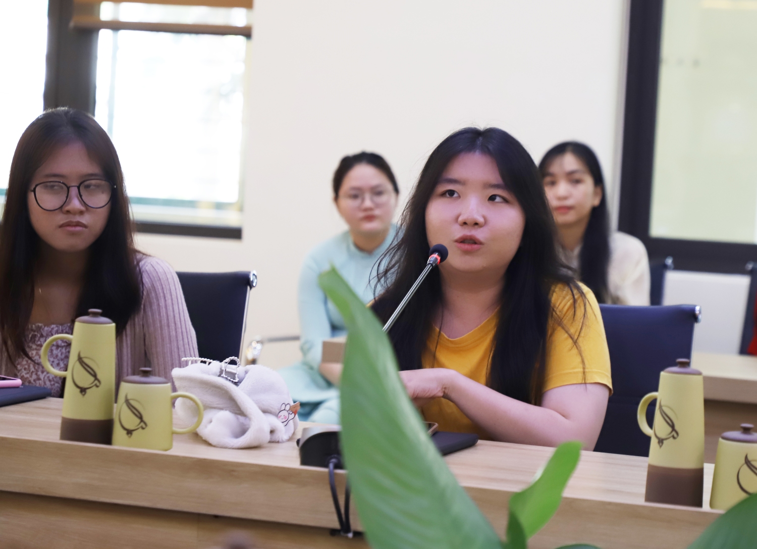 Truong DHQT Kansan tham va lam viec tai UED 06