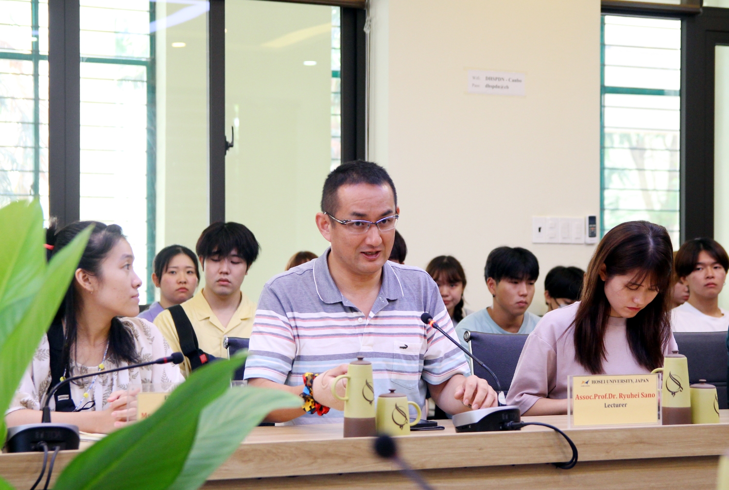 UED Tiep va lam viec voi Truong DH Hosei 03