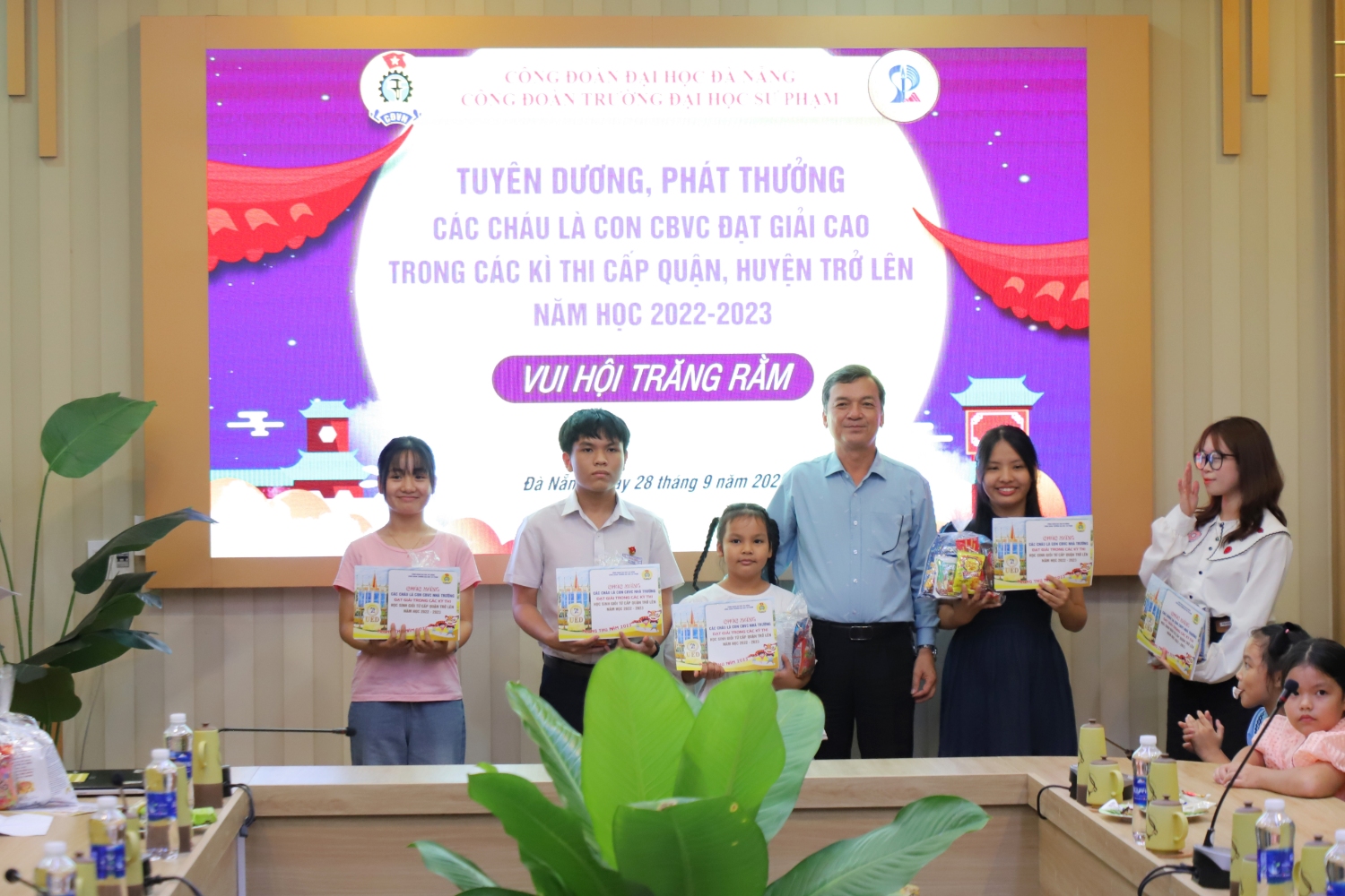 Vinh danh hoc sinh dat thanh tich cao trong hoc tap 14