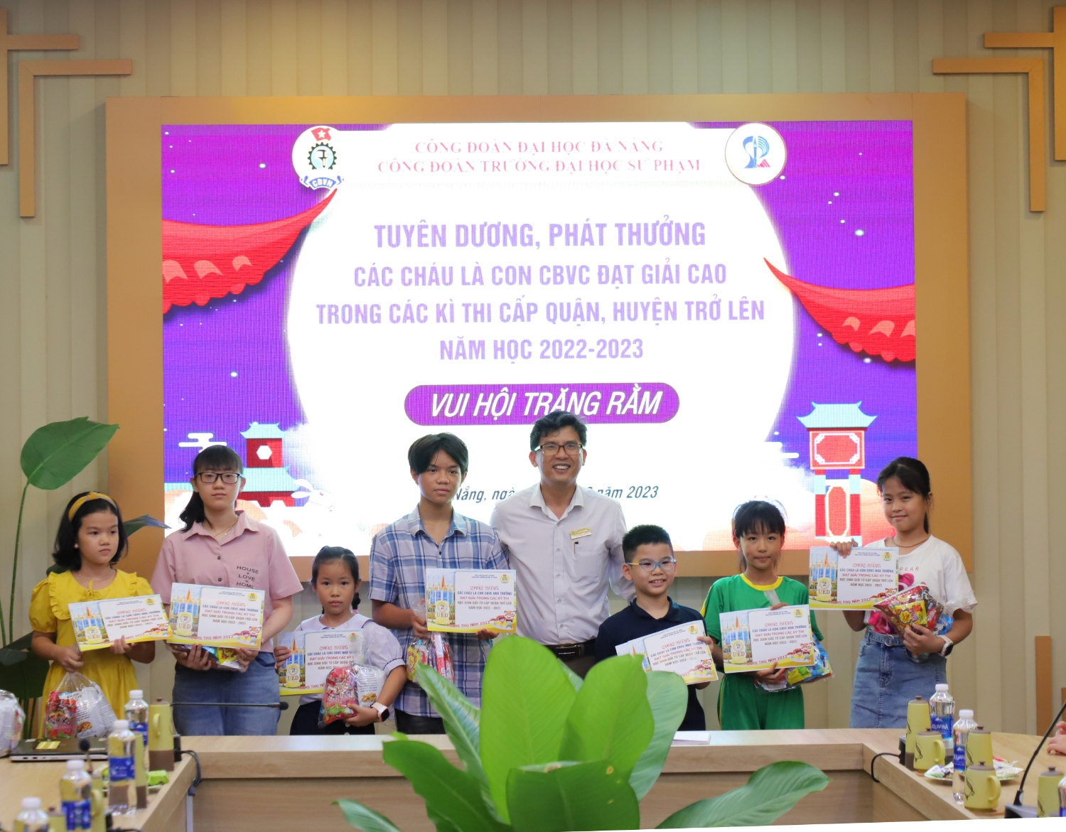 Vinh danh hoc sinh dat thanh tich cao trong hoc tap 15