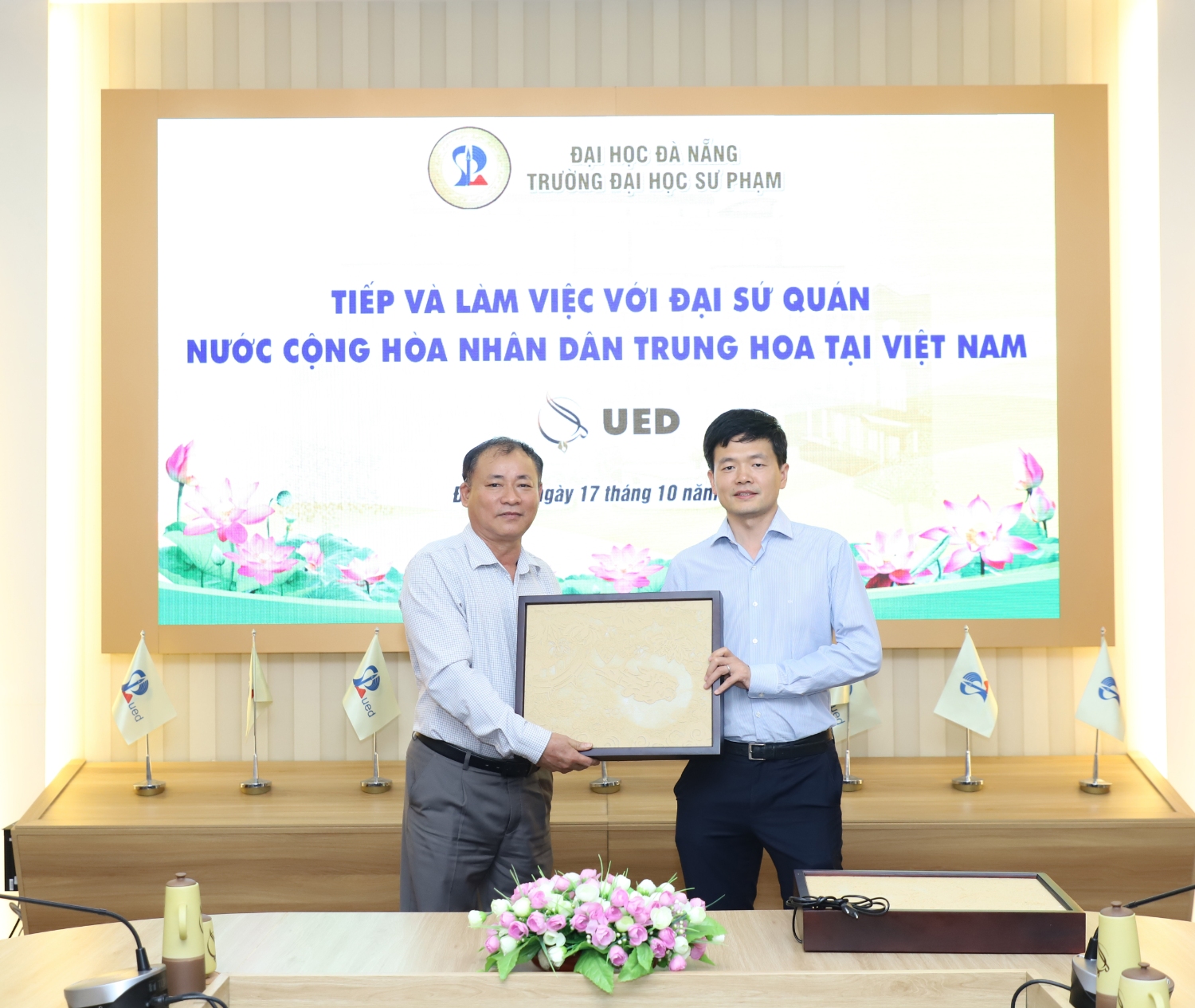 Dai su quan Trung Quoc tai Viet Nam den lam viec tai Truong Dai hoc Su pham DHDN 07