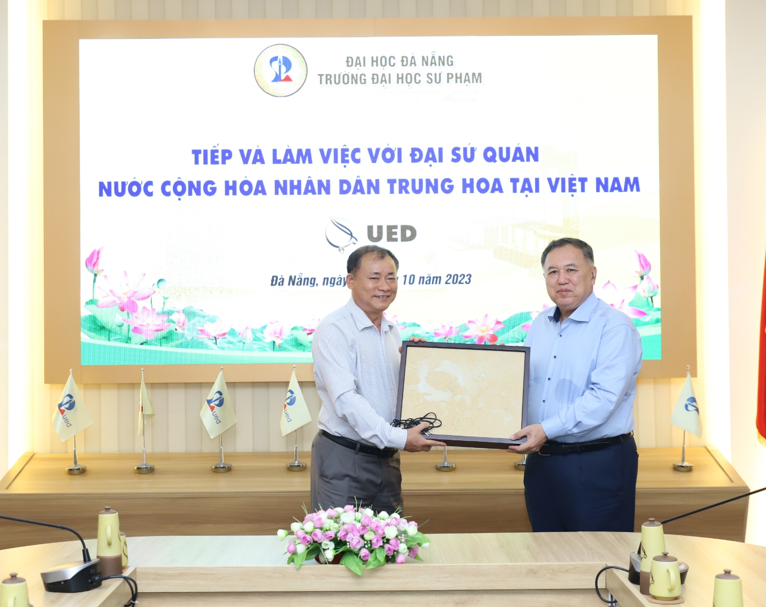 Dai su quan Trung Quoc tai Viet Nam den lam viec tai Truong Dai hoc Su pham DHDN 08