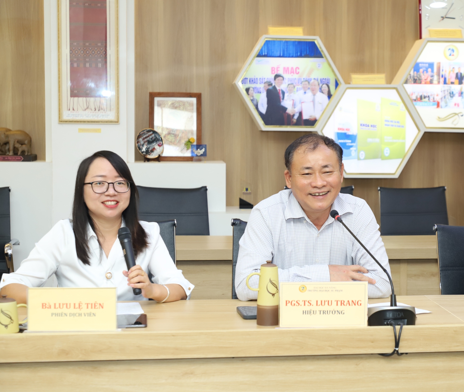 Dai su quan Trung Quoc tai Viet Nam den lam viec tai Truong Dai hoc Su pham DHDN 09