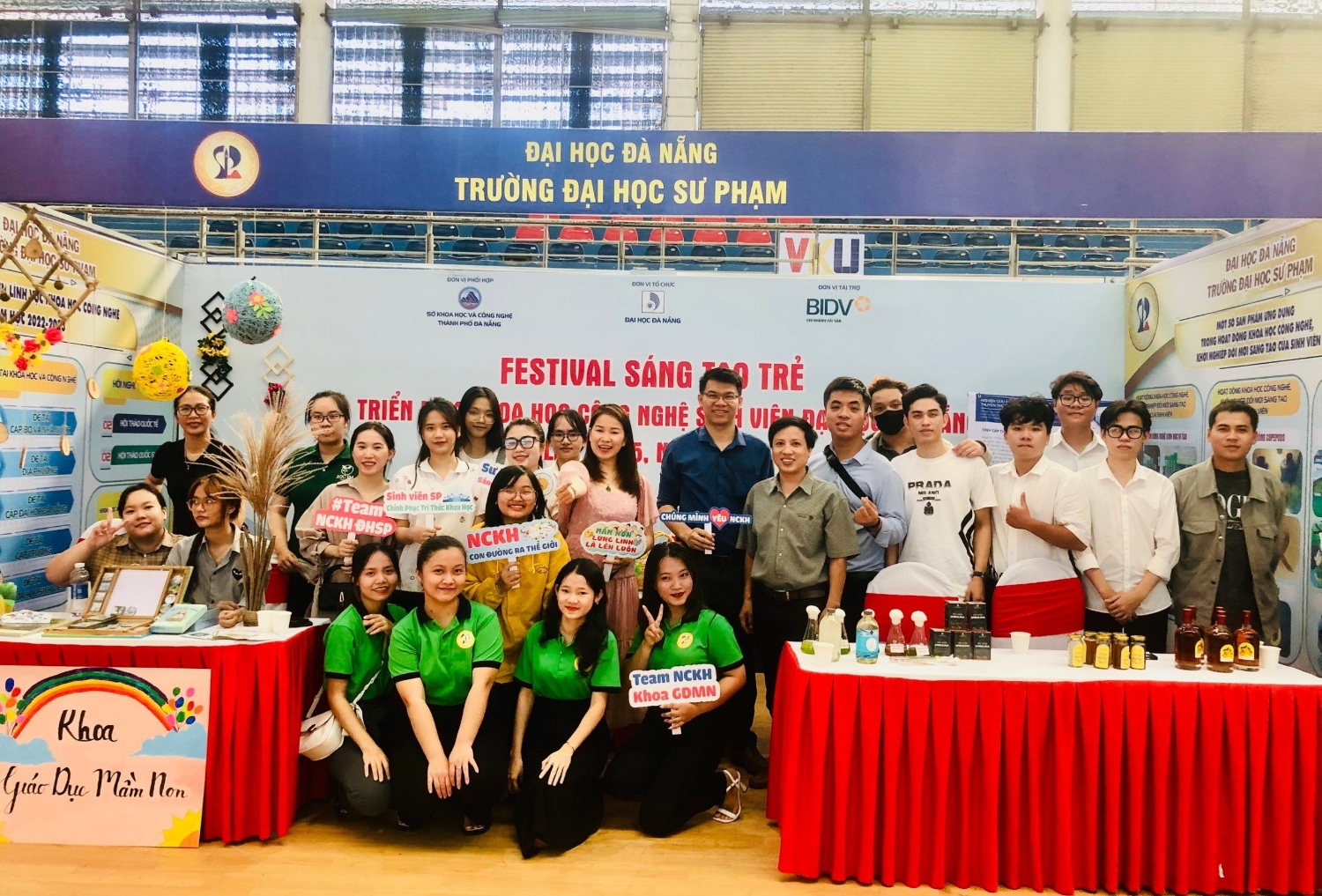 Dai hoc Su pham DHDN tham gia Festival Sang tao tre 01