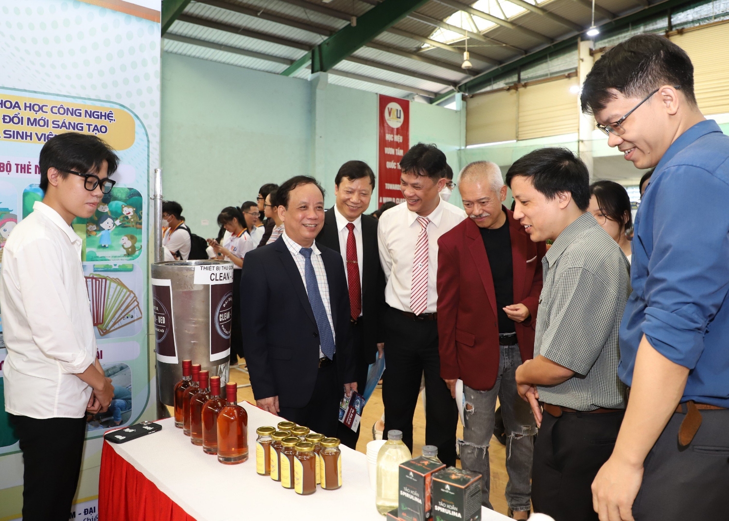 Dai hoc Su pham DHDN tham gia Festival Sang tao tre 03