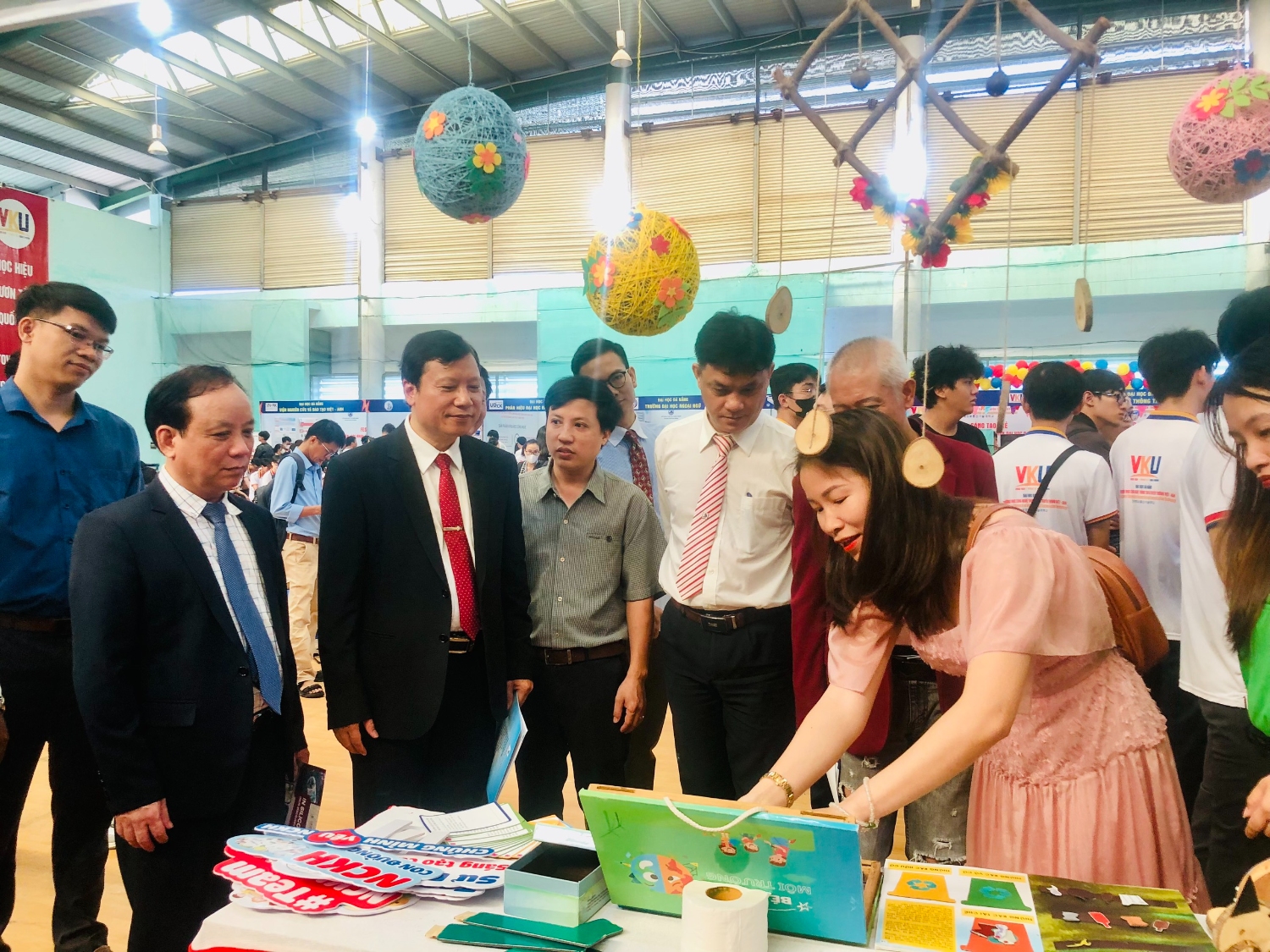 Dai hoc Su pham DHDN tham gia Festival Sang tao tre 04