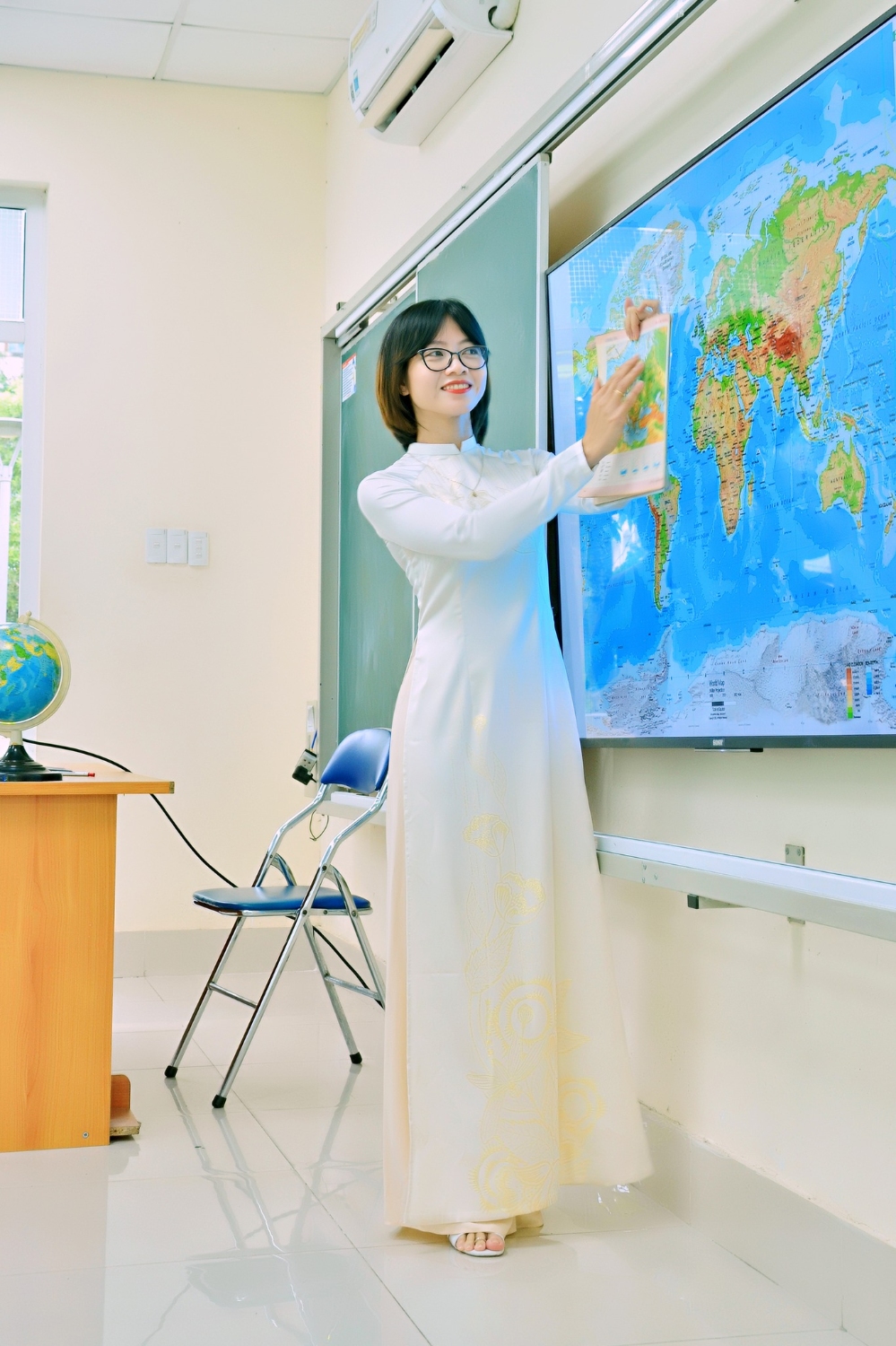 Giai ca nhan Giai Nhi Khoa Dia ly Hoang Thi Dieu Huong