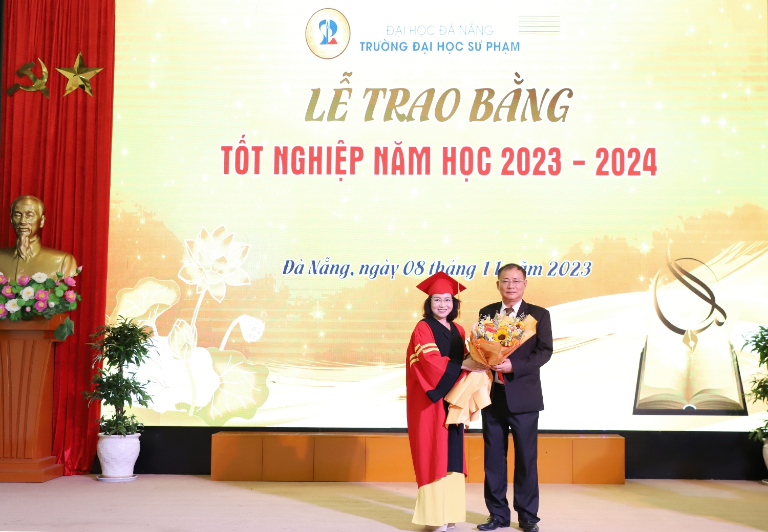 Le trao bang tot nghiep dot 2 2023 Truong DHSP DHDN 01