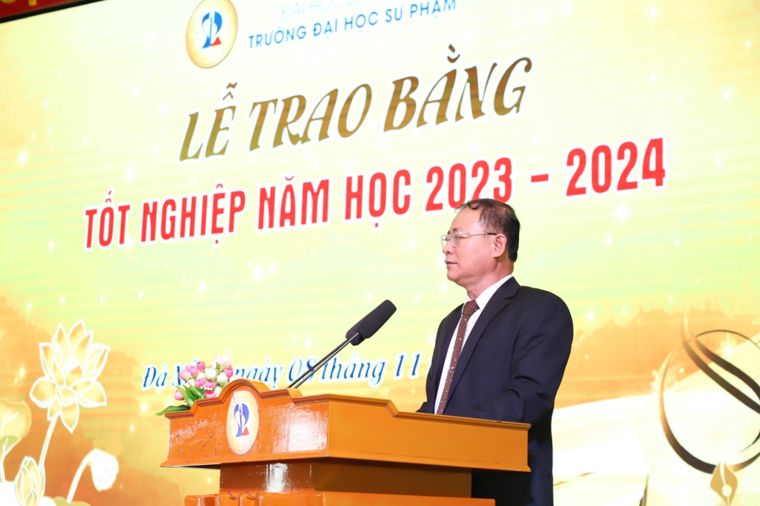 Le trao bang tot nghiep dot 2 2023 Truong DHSP DHDN 03