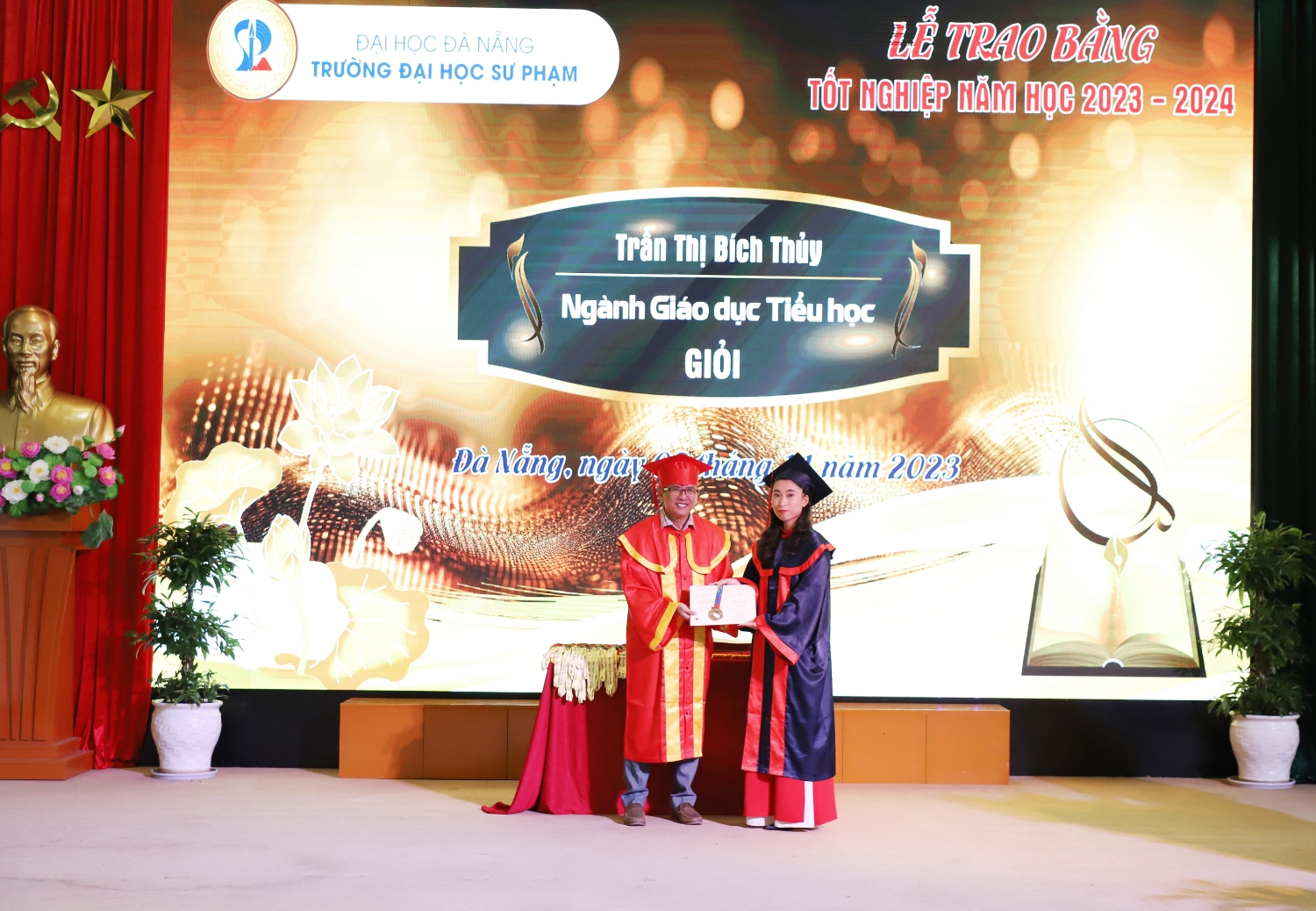 Le trao bang tot nghiep dot 2 2023 Truong DHSP DHDN 11 trao bang Cu nhan